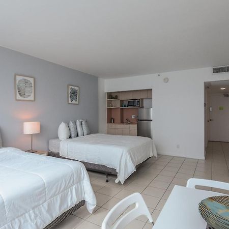 Castle Beach Suites By Vacation Media Miami Beach Esterno foto