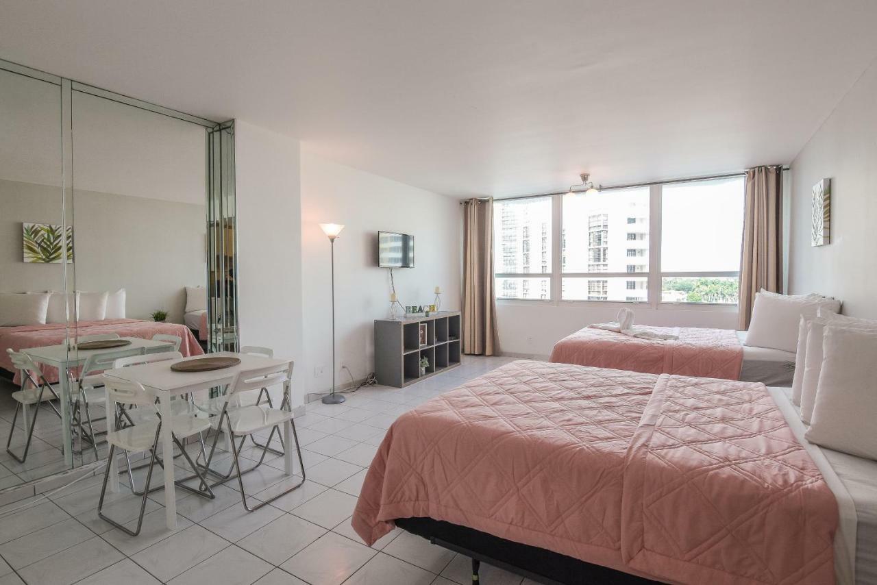 Castle Beach Suites By Vacation Media Miami Beach Esterno foto