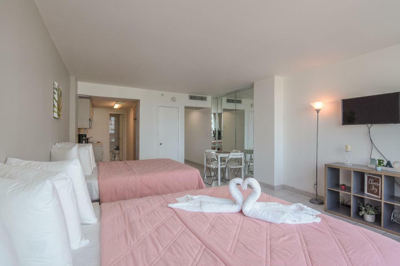 Castle Beach Suites By Vacation Media Miami Beach Esterno foto